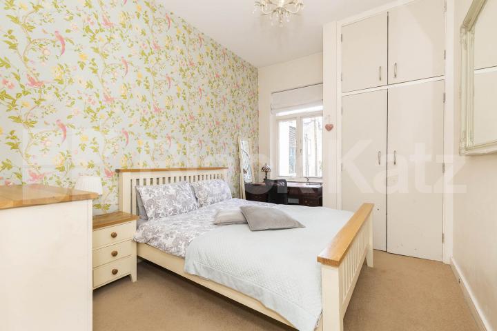 Super spacious two bed two bath apartment by Camden High St & Tube  Pratt Street, Camden